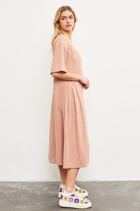 Relaxed fit gauze dress with round neckline and flowy silhouette.
