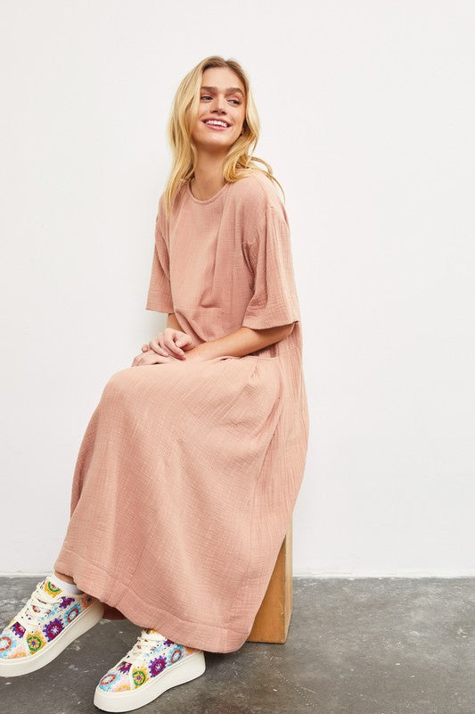 Relaxed fit gauze dress with round neckline and flowy silhouette.