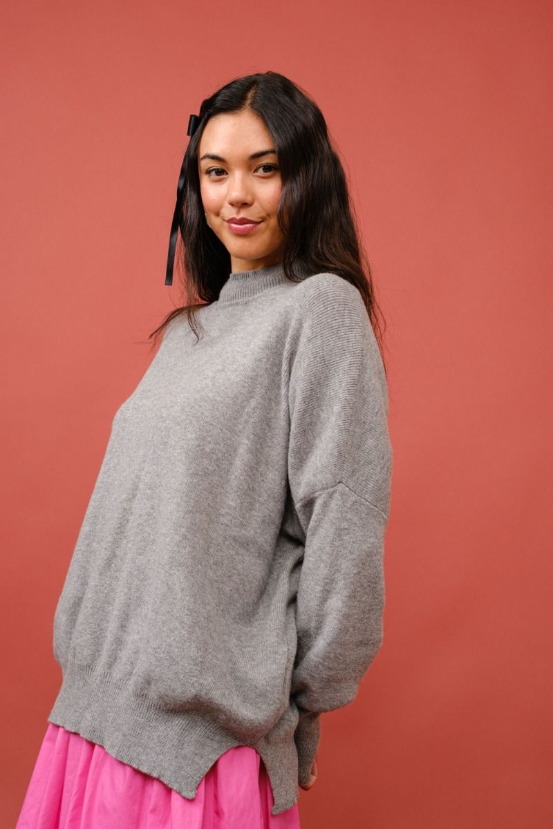 CASHMERE BLEND 7-GAUGE OVERSIZED CREW NECK SWEATER - COZY